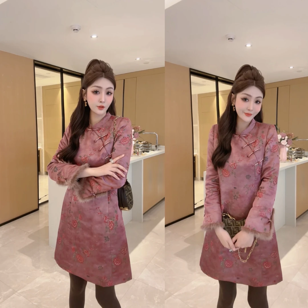M9A86190新款减龄长袖国风印花款粉色重工复古中式连衣裙气质秋冬