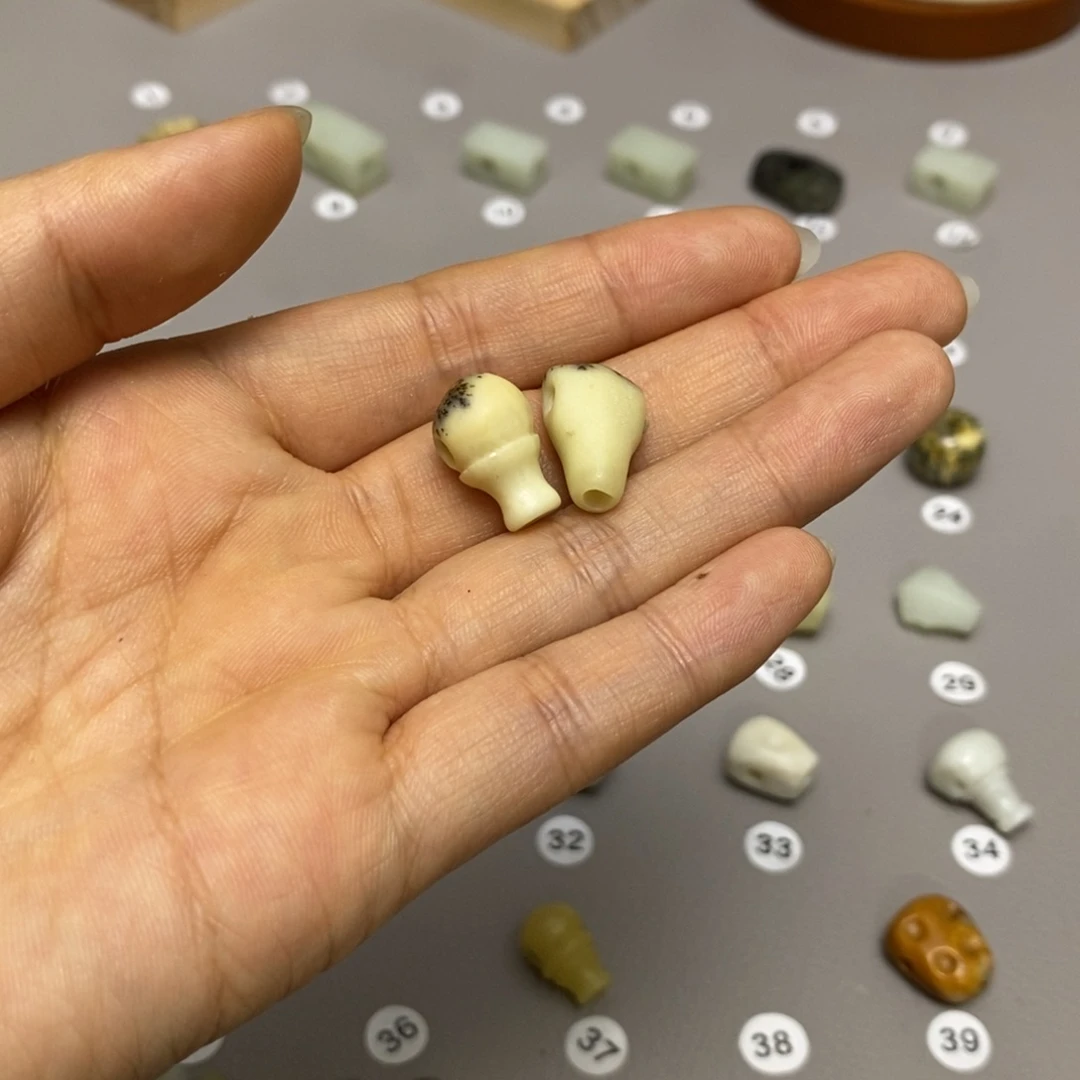 蛇纹石玉配饰合金沉*甸