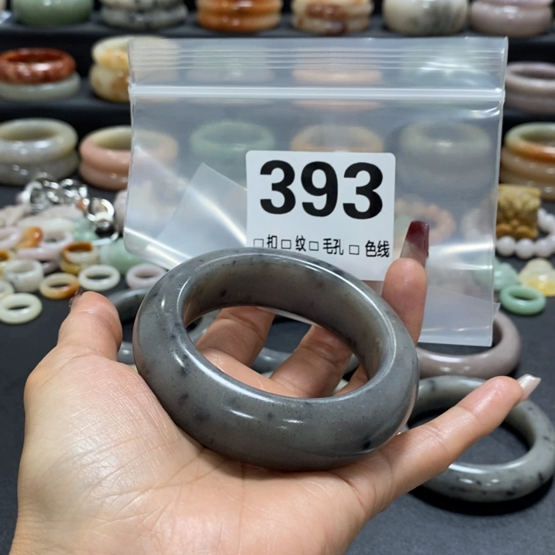 石英质玉手镯未镶嵌嗯**！