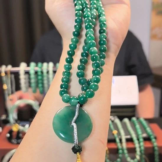 石英质玉未镶嵌颈饰是**啊