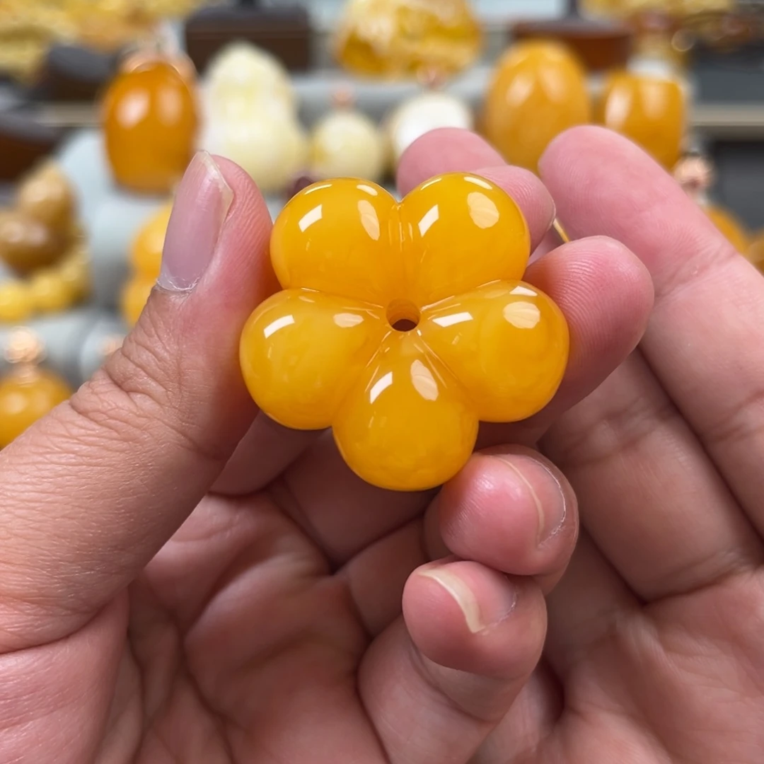 蜜蜡未镶嵌珠宝奇石