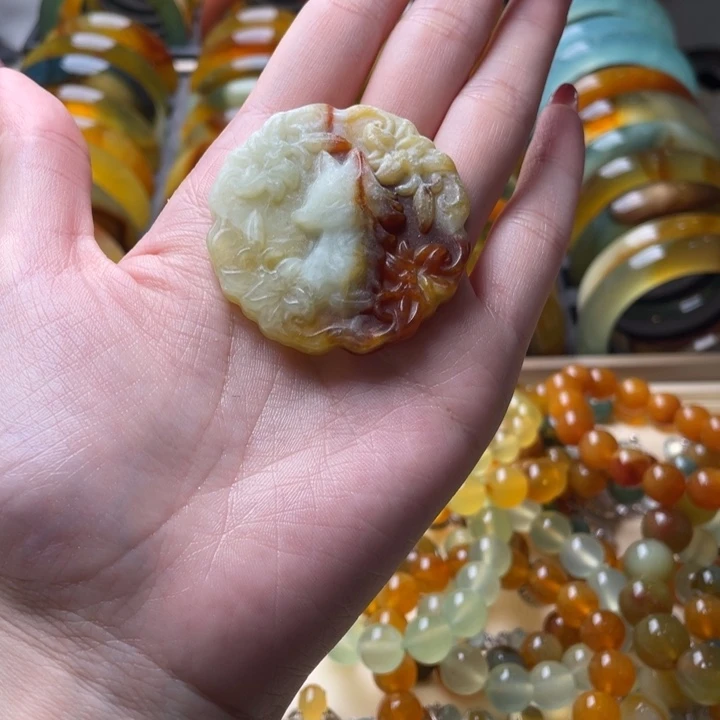 蛇纹石玉吊坠未镶嵌