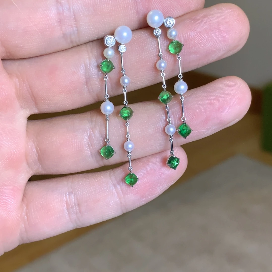 耳饰石榴石（沙弗莱）铂Pt900镶嵌沙弗莱耳钉