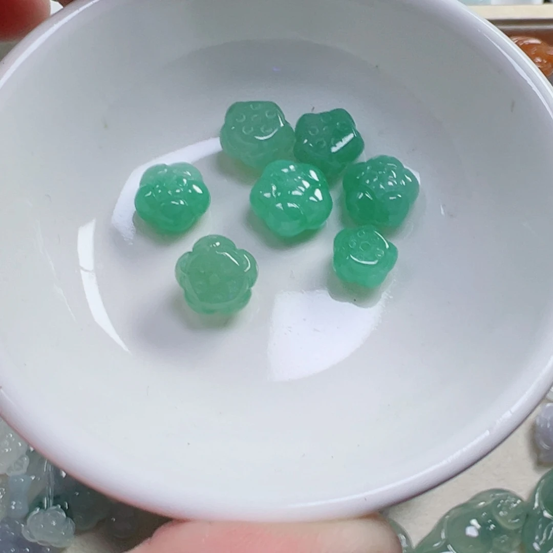 散珠翡翠莲花珠一颗