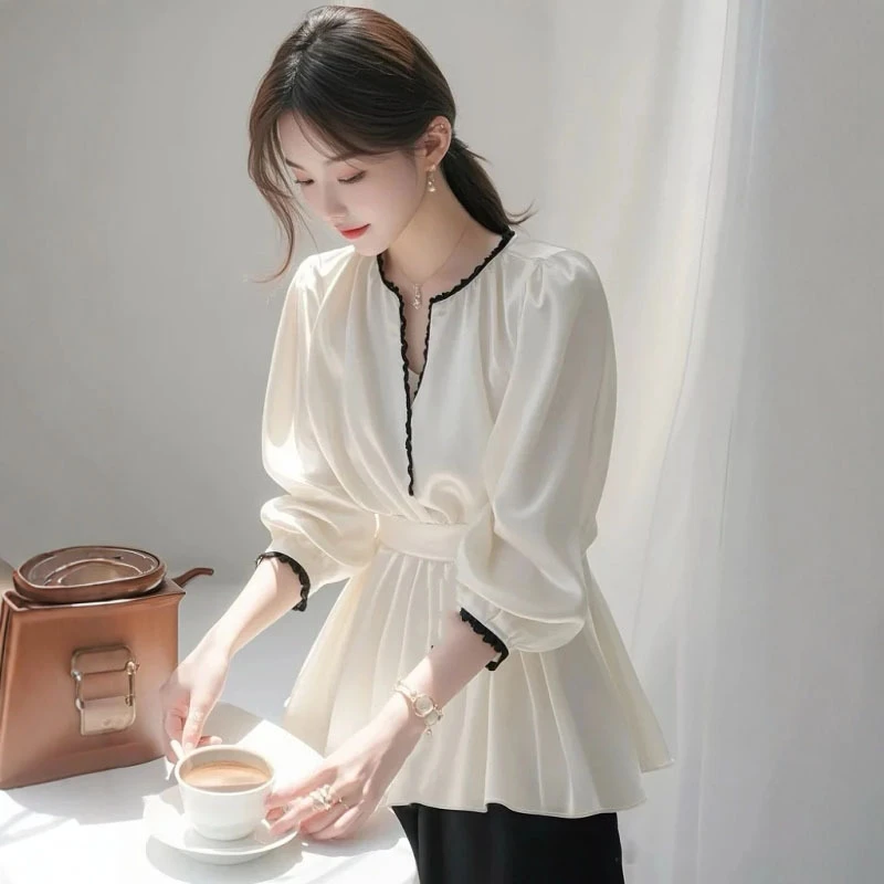 新款春季独特超好看上衣高级感小香风七分袖白色缎面上衣收腰褶皱