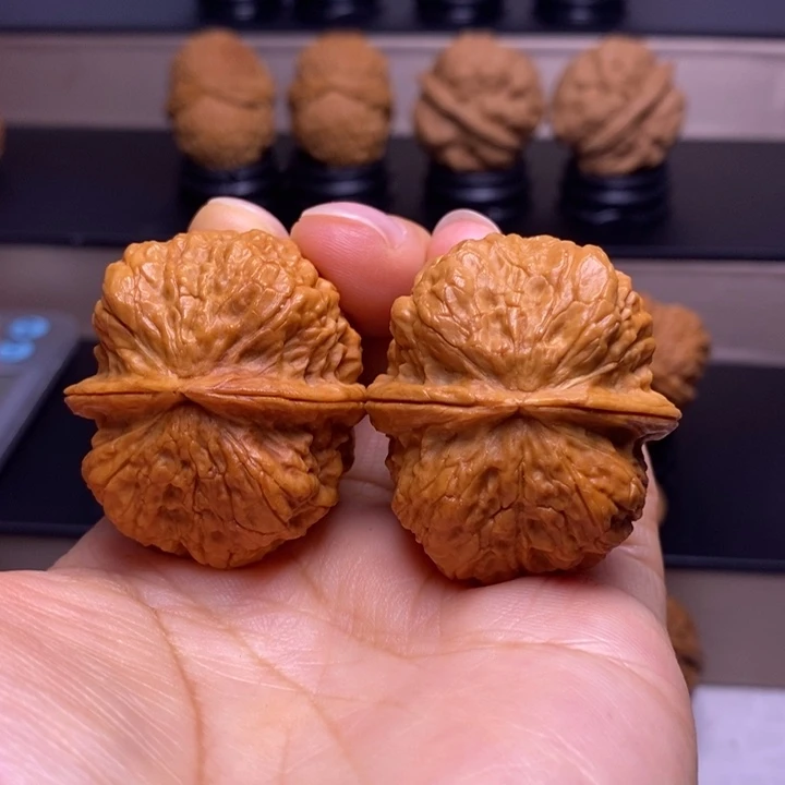 文玩核桃把件鬼脸铁蝴蝶53