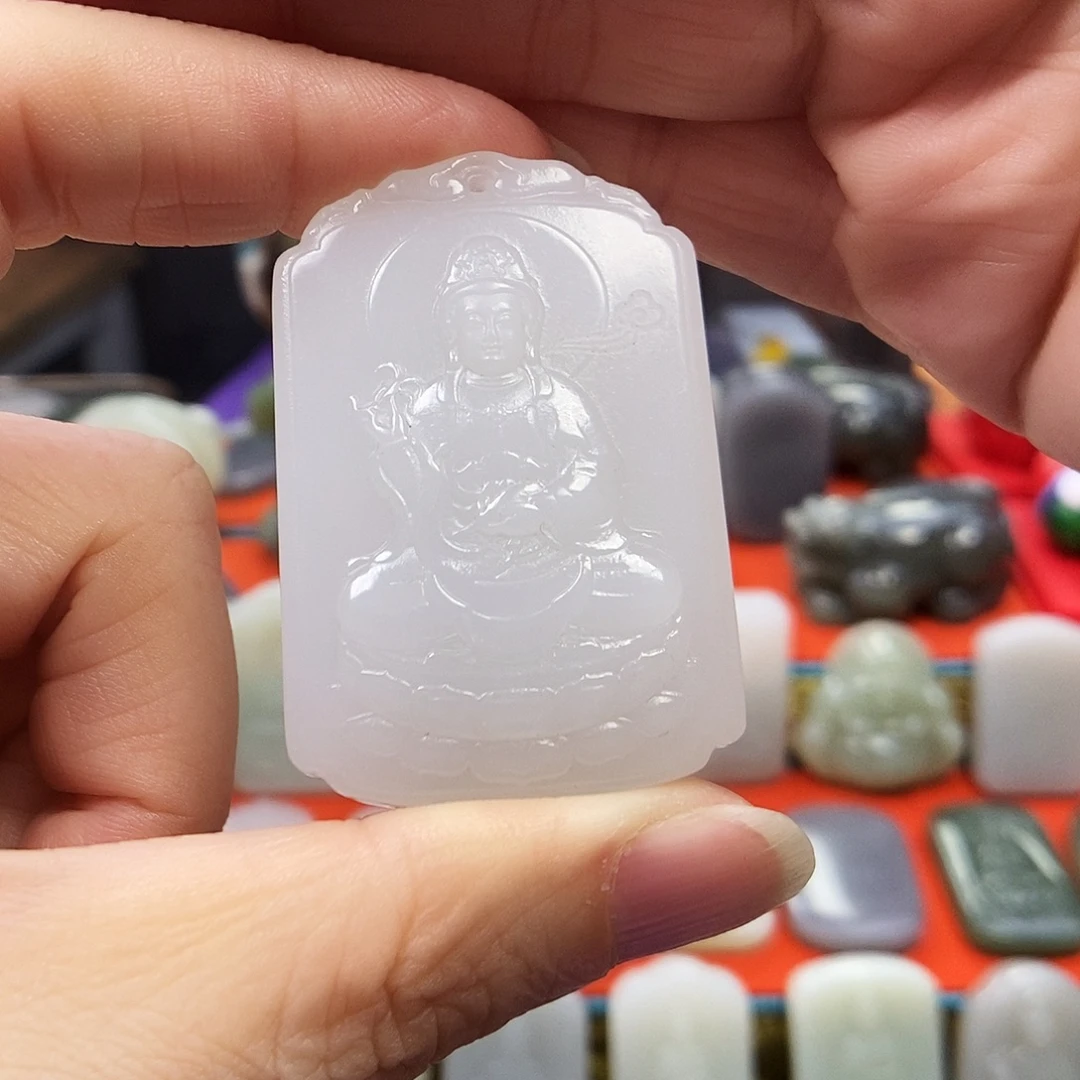 岁***言和田玉未镶嵌颈饰