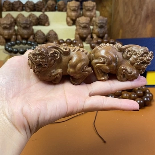 老山檀香貔貅手把件一对