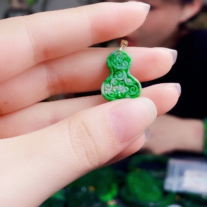 翡翠18K金镶嵌颈饰多样性