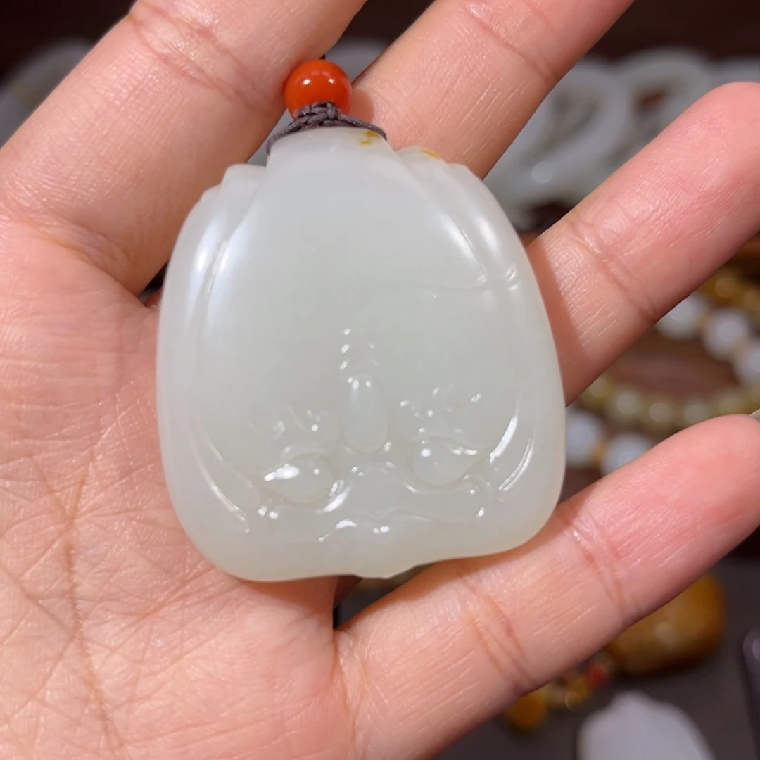邵***员颈饰未镶嵌和田玉