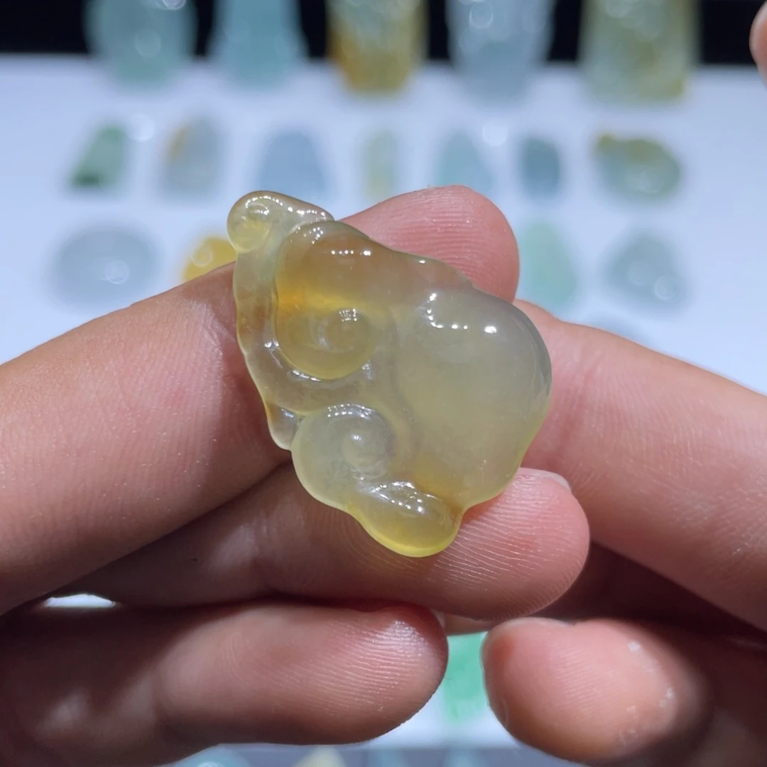 颈饰未镶嵌翡翠随形如意