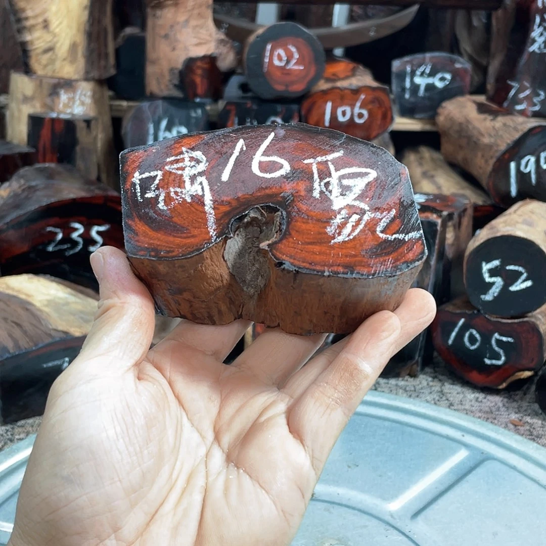交趾黄檀（大红酸枝）