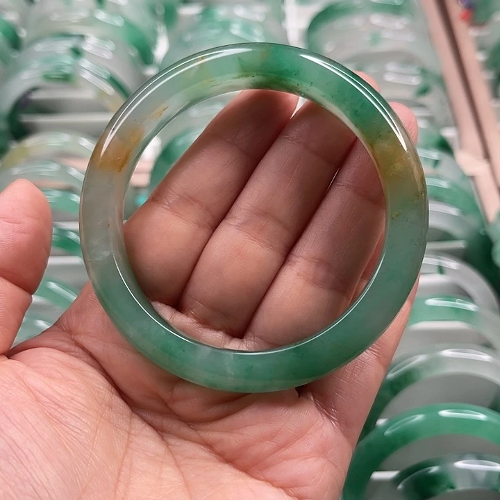 未镶嵌手镯石英质玉