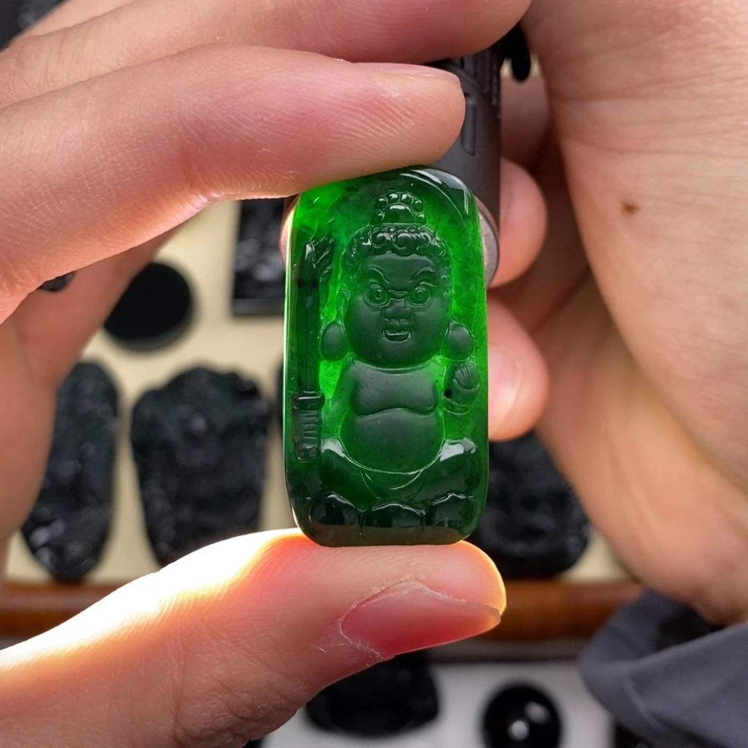 翡翠颈饰未镶嵌宝宝不动