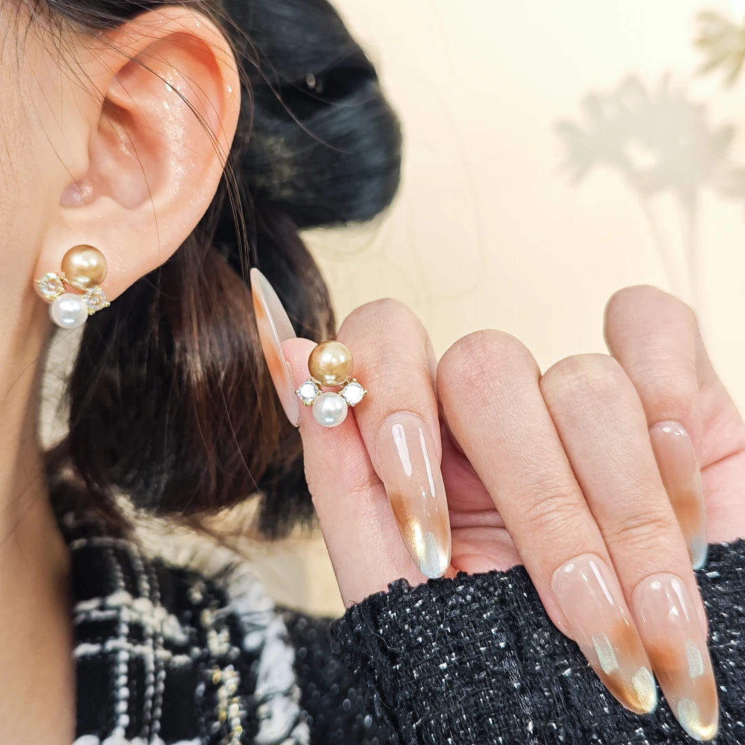 钛钢耳饰 925银针秋冬爆款咖啡珍珠小天使耳钉轻奢大气气质通勤