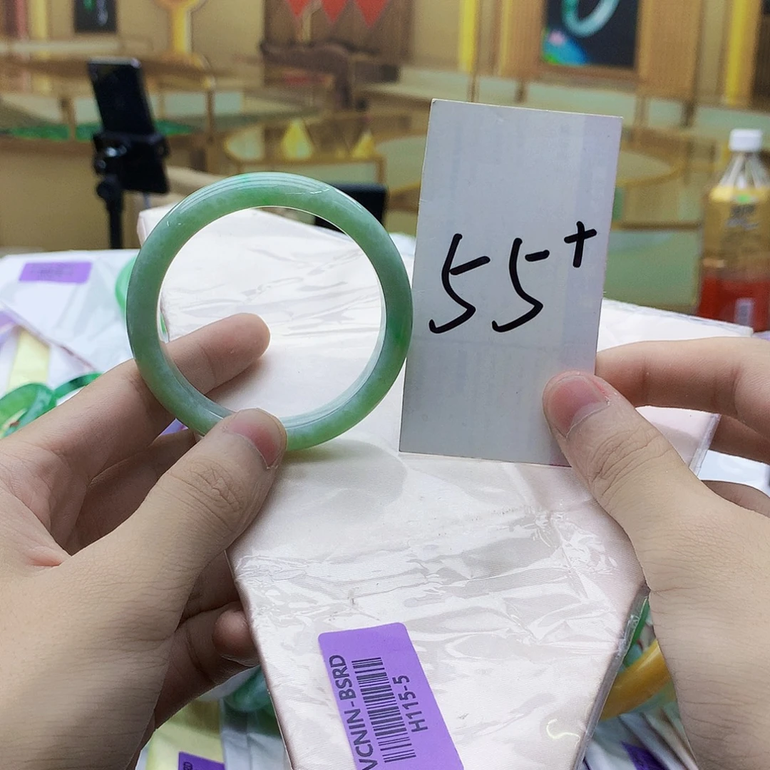 翡翠未镶嵌手镯680