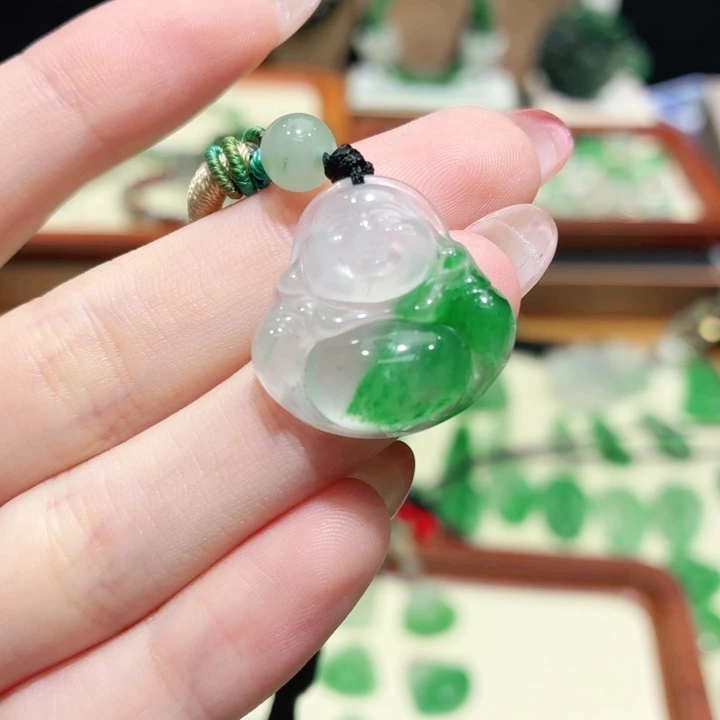 石英质玉（非洲翠）未镶嵌颈饰