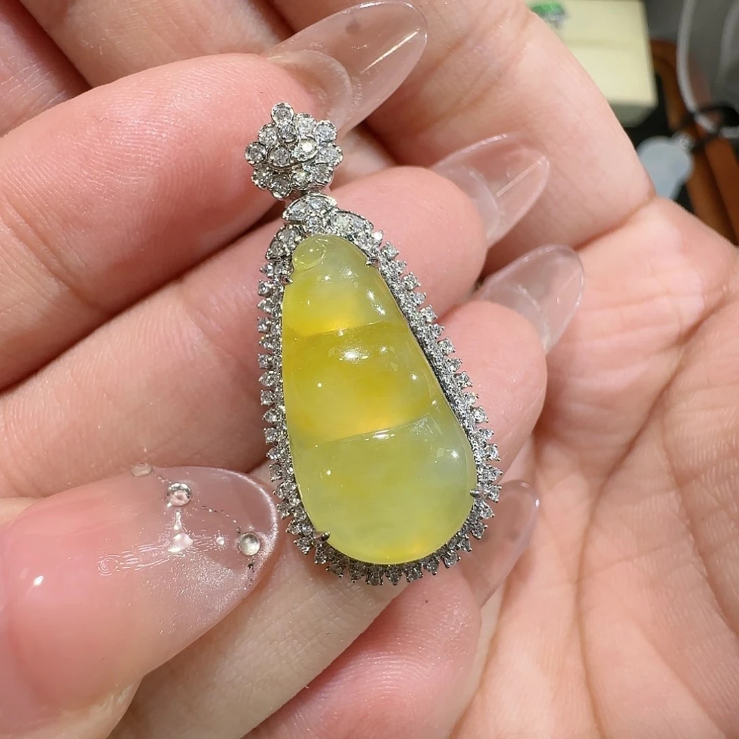 【闪购商品】颈饰18K金镶嵌翡翠