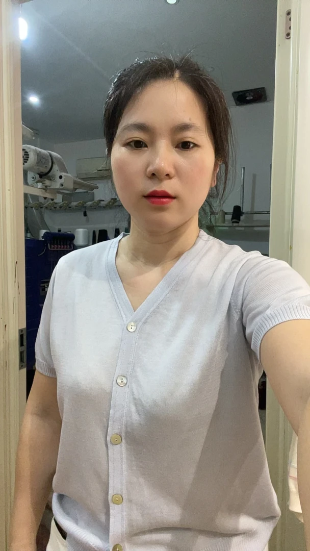 上衣不褪色女百搭白色极简风短袖V领针织衫毛针织衫