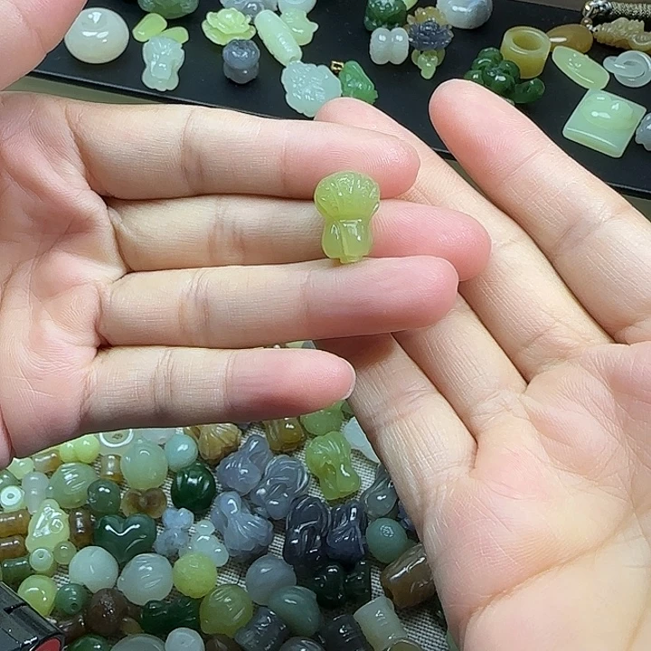燕***姐未镶嵌和田玉挂件