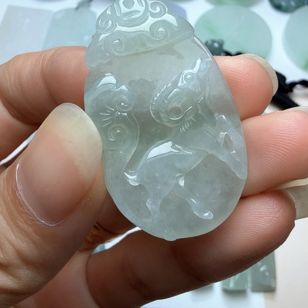 翡翠未镶嵌颈饰天然缅甸翡翠A货羊牌