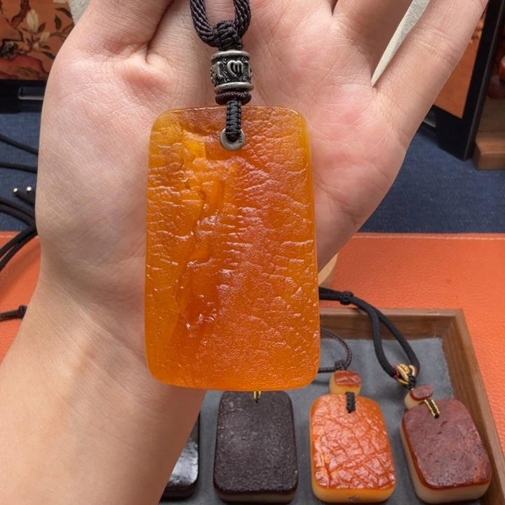 蜜蜡未镶嵌吊坠(赠链)