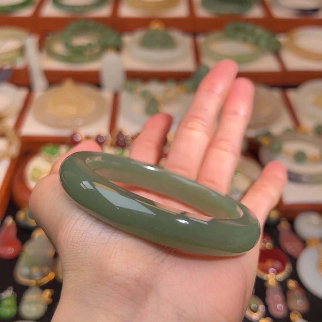 和田玉未镶嵌手镯58