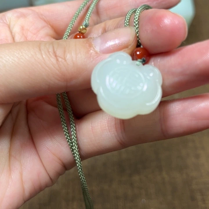 颈饰未镶嵌和田玉