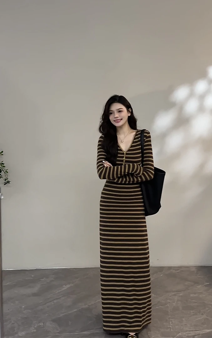 【苏苏】 秋季新款长裙撞色条纹套头连衣裙法式收腰时尚长袖DT1609