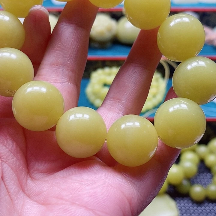 小***龙无非金属新疆若羌黄口手串