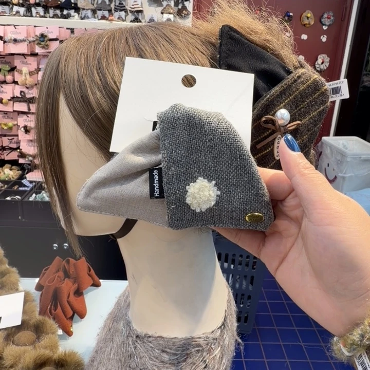 赵****布艺非金属灰色圆点三角