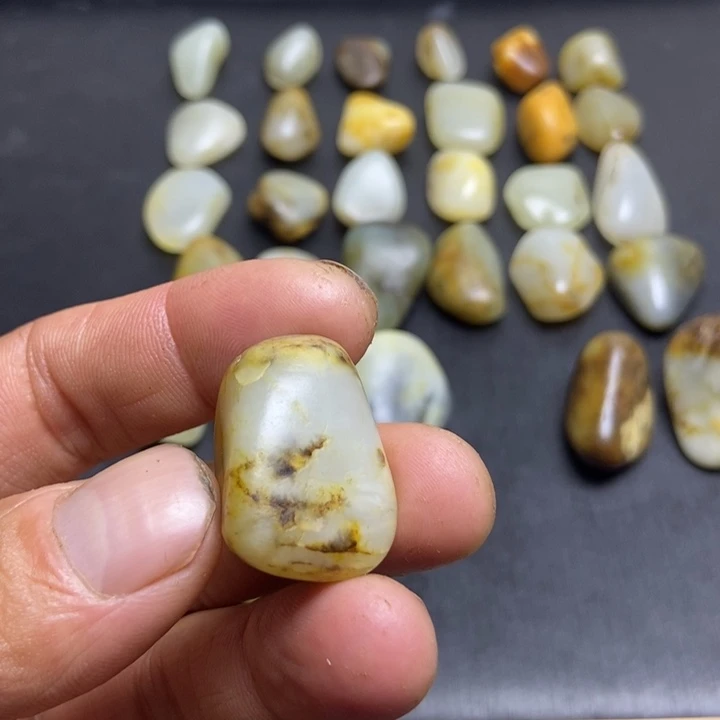 清***粥和田玉（糖玉）未镶嵌珠宝奇石