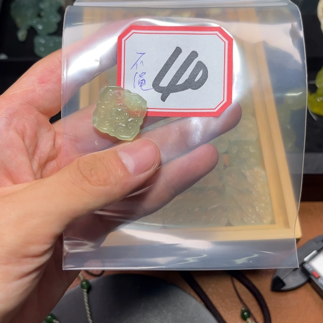 ～***。蛇纹石玉合金颈饰