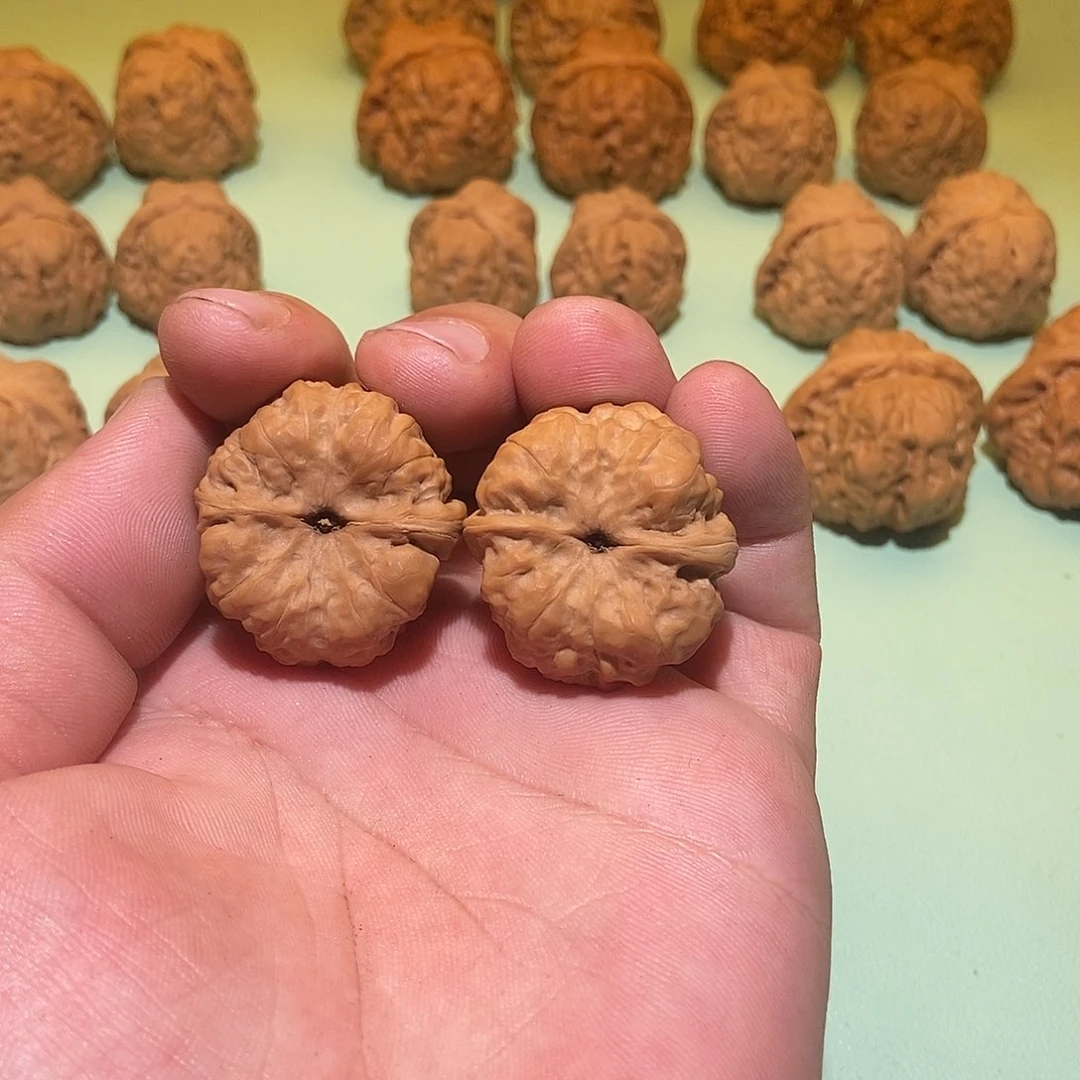 文玩核桃吊坠龍蛤蟆头32一对