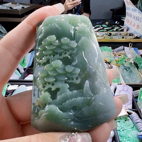 颈饰未镶嵌翡翠一个