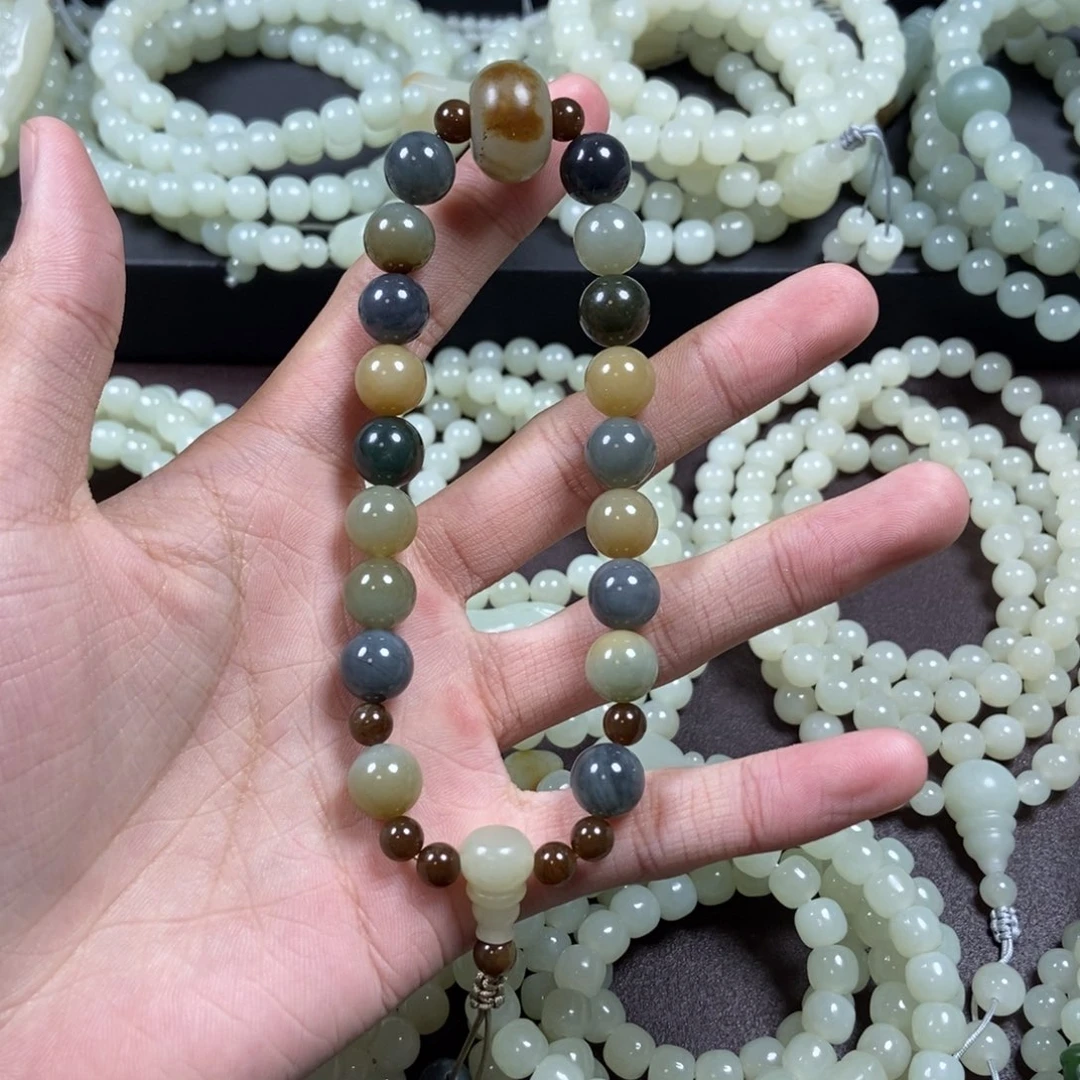 和田玉未镶嵌把件