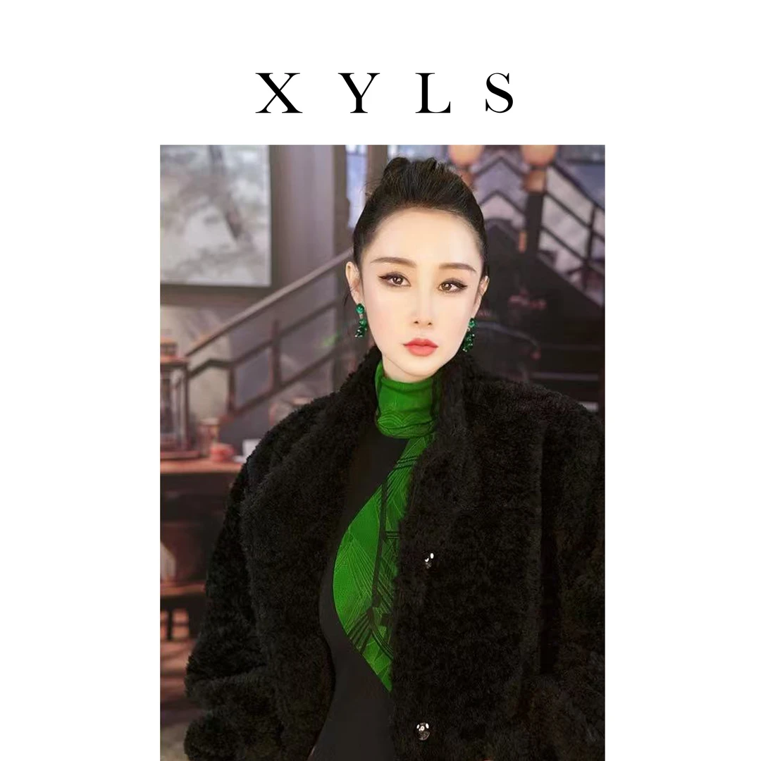 黑色长款时尚外套