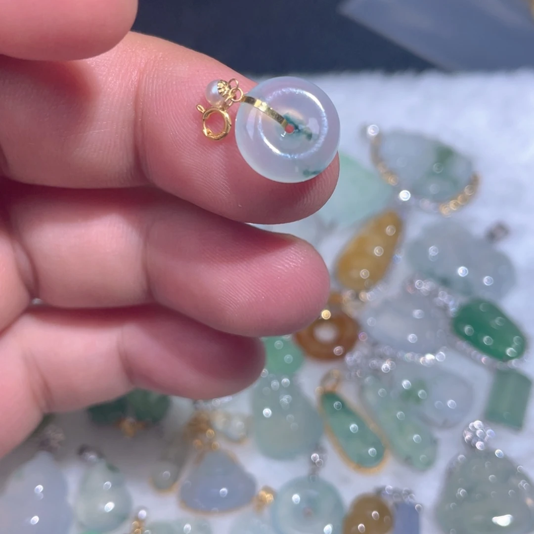 翡翠18K金镶嵌颈饰