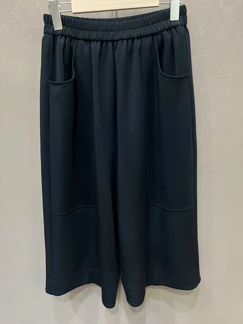 7-102黑色女款裤子