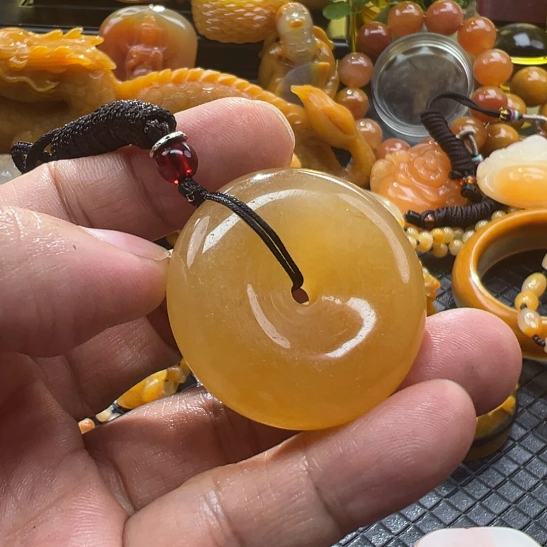 石英质玉未镶嵌颈饰