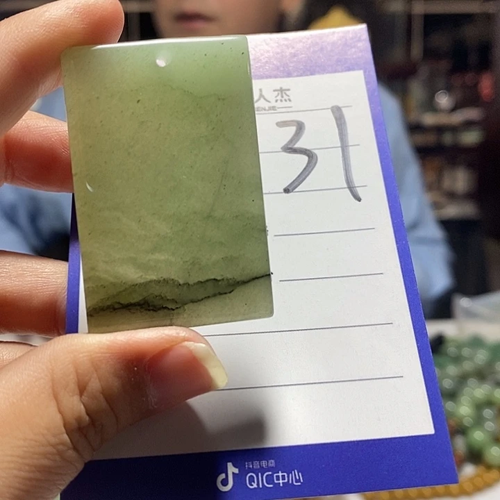 未镶嵌摆件密玉（石英质玉）