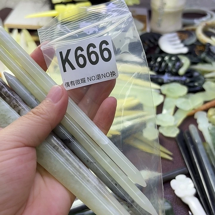 请***糖蛇纹石玉合金发饰