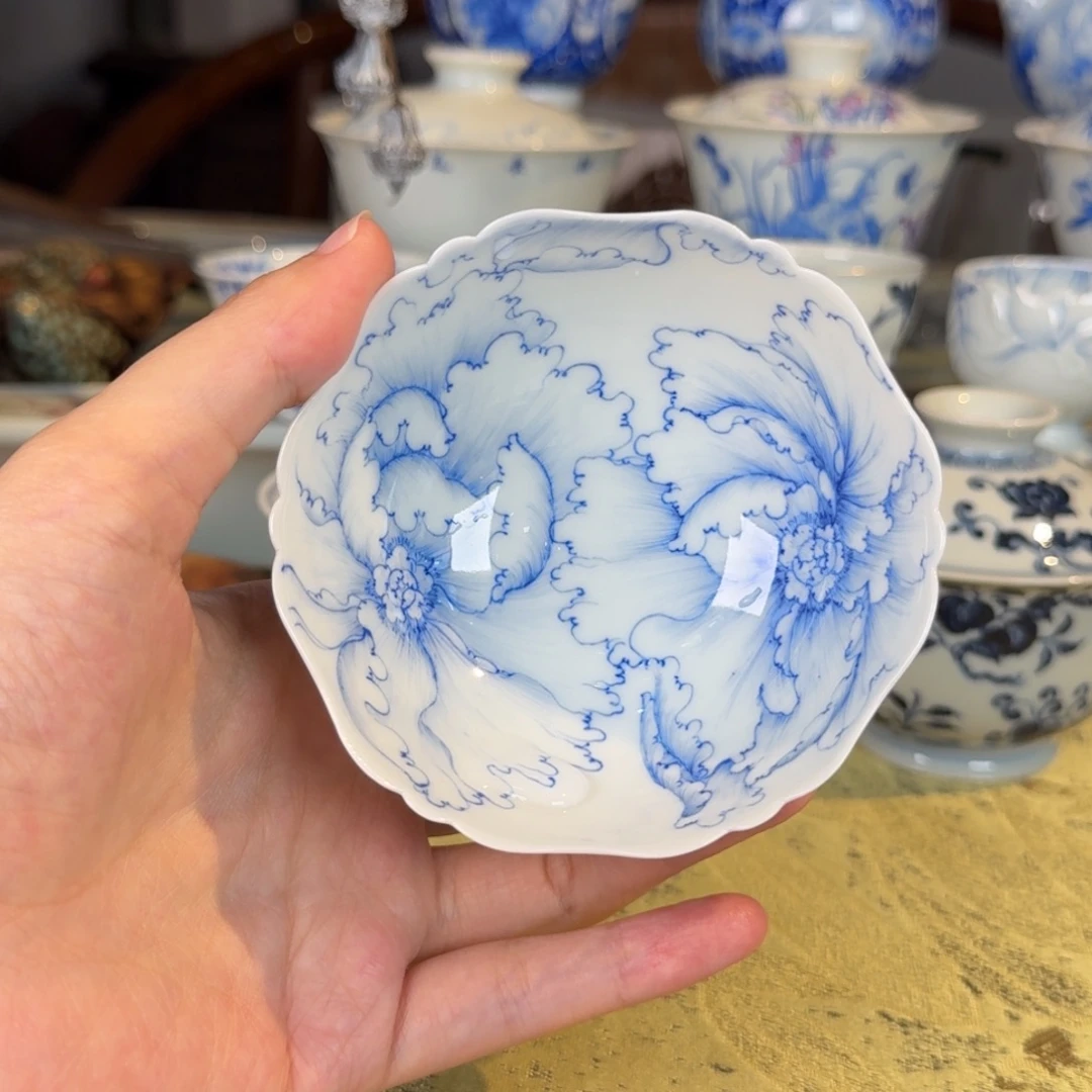 青樵轩白描青花繁花杯