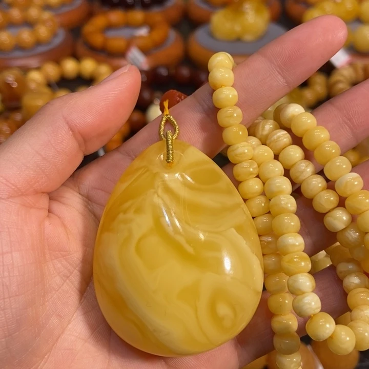 琥珀颈饰未镶嵌蜜蜡