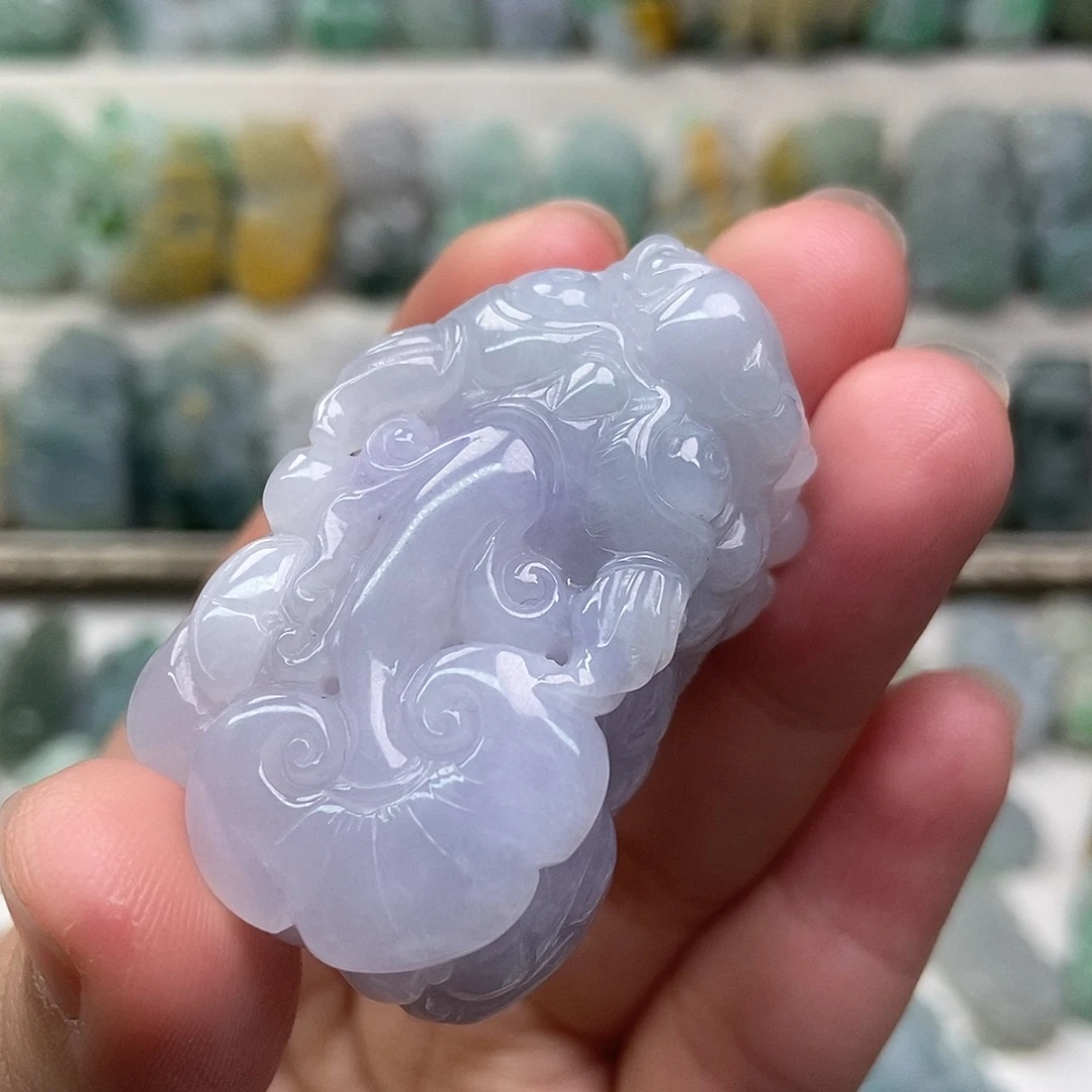 翡翠未镶嵌吊坠(赠链)口含珠