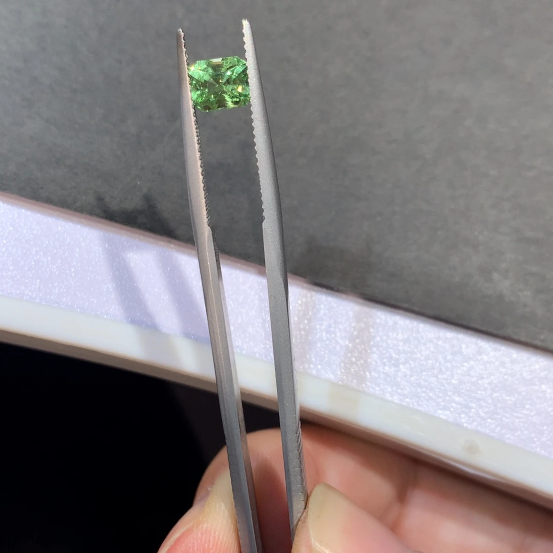 石榴石未镶嵌裸石1.6克拉