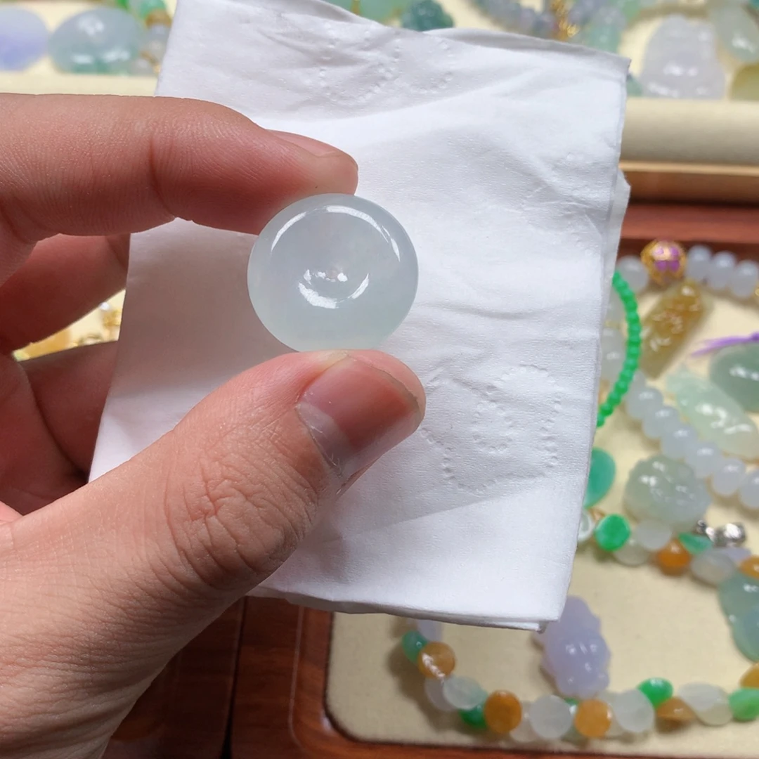 翡翠未镶嵌颈饰是