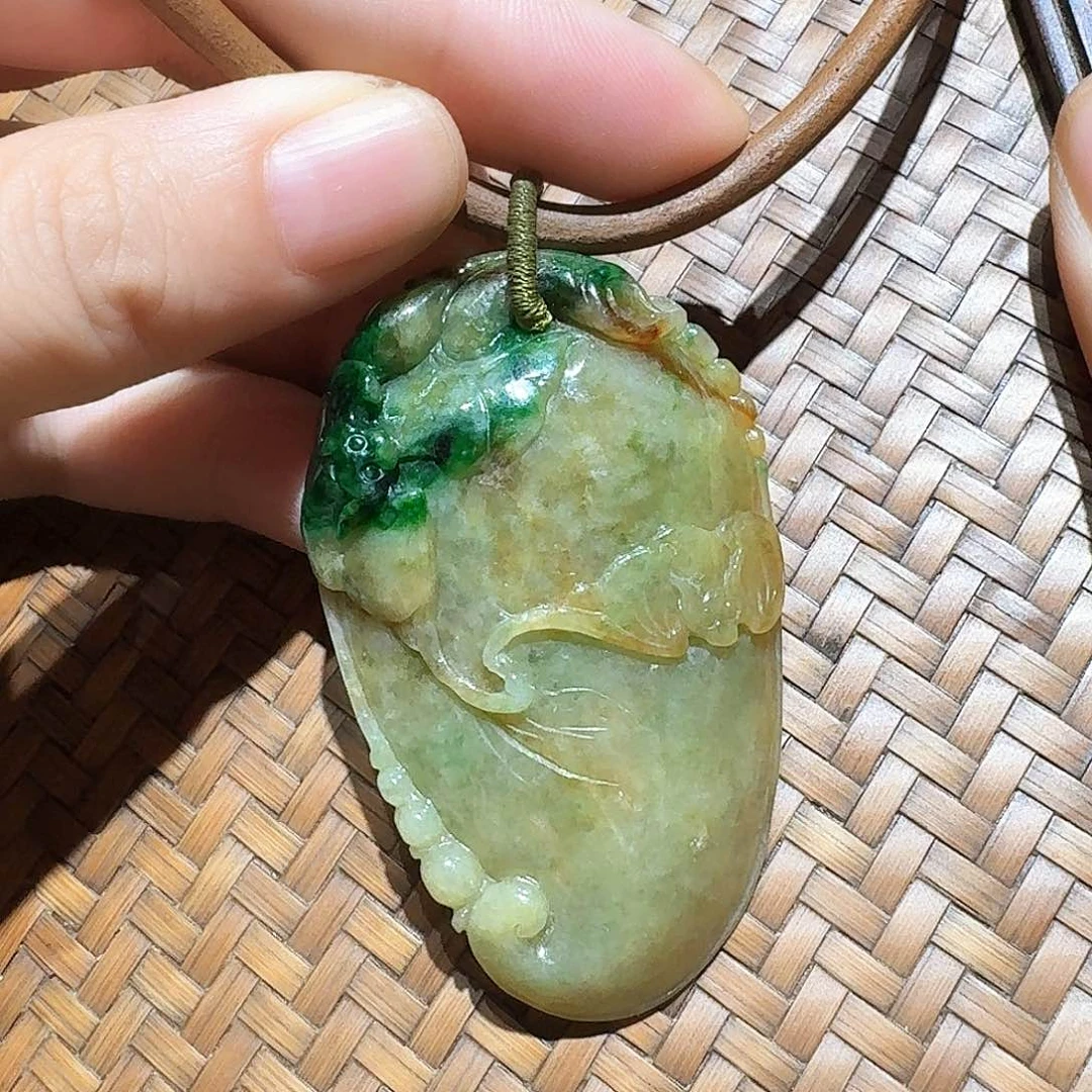 颈饰未镶嵌翡翠个性十足