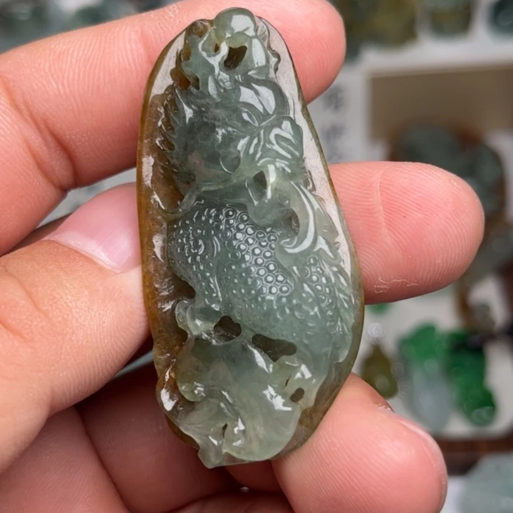 翡翠未镶嵌颈饰麒麟