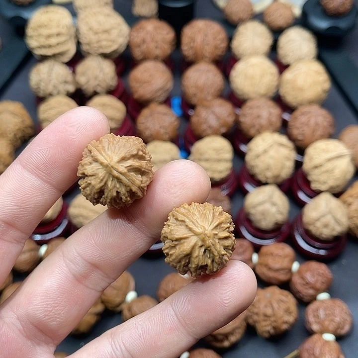 文玩核桃把件龙脊背小号